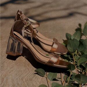 ADRIENNE VITTADINI | Aston Silver Gold Metallic Block T-Strap Heel Sandal 8.5